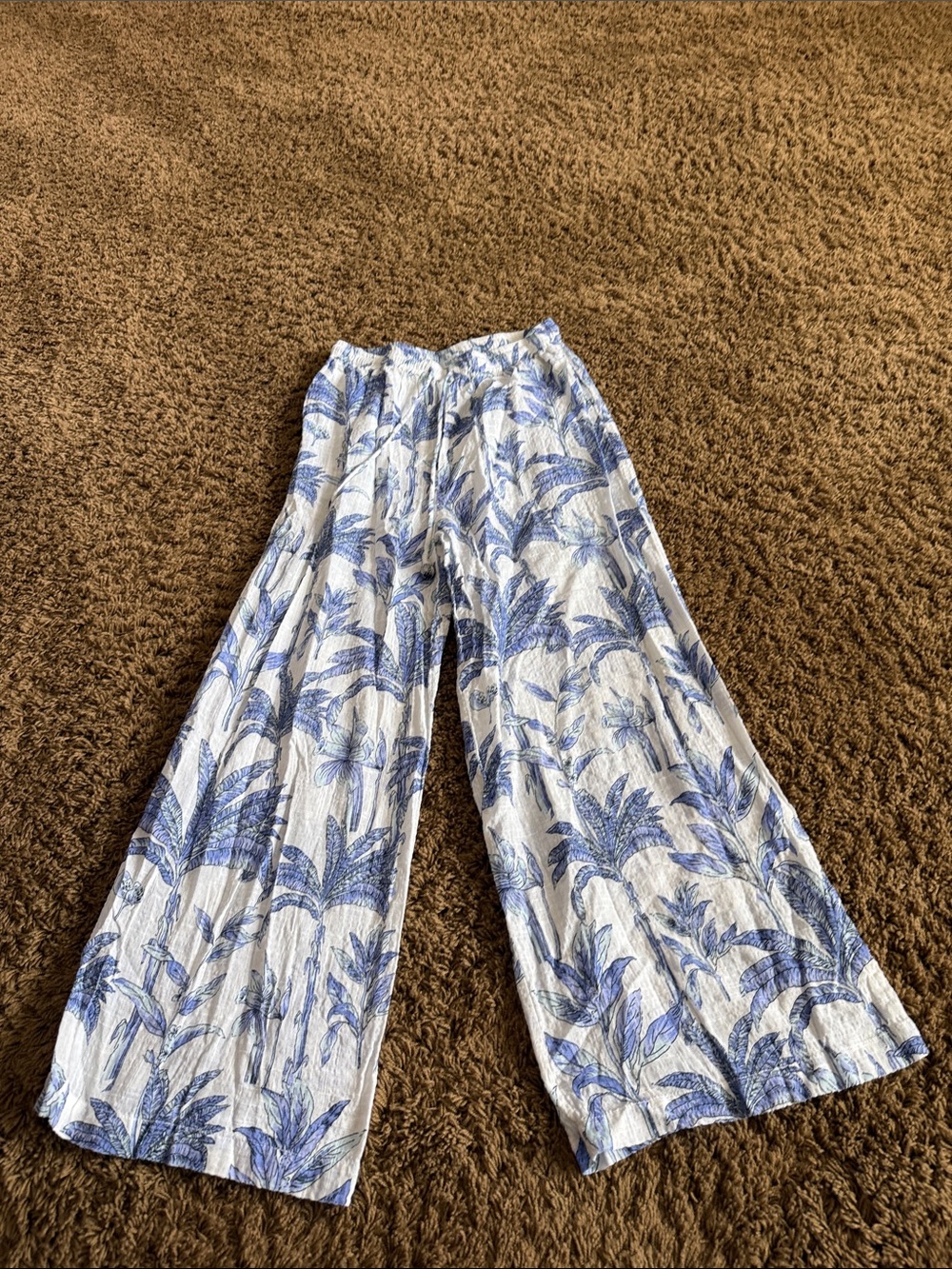 blue island White Wide-Leg Pants with Blue Botanical Print